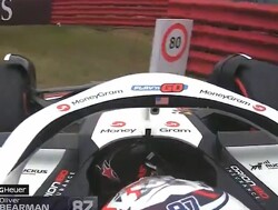 Bearman crasht hard in de pits door domme fout