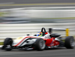 Roberto Merhi scoort pole position voor Masters in Zandvoort