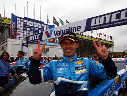 Alain Menu verslaat Turkington in eerste race Shanghai