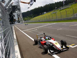 Roberto Merhi verslaat Rosenqvist voor tiende overwinning