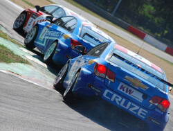 Rob Huff en Alain Menu rijden beste tijden in vrije trainingen