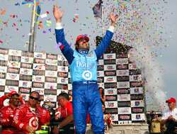 Dario Franchitti zet pole om in overwinning na mooie race