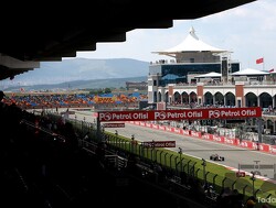 Lauda agrees 25 races too many for F1