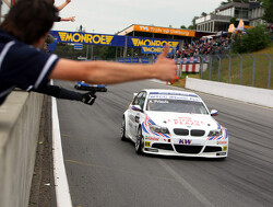 Andy Priaulx scoort thuisoverwinning in tweede race Brands Hatch