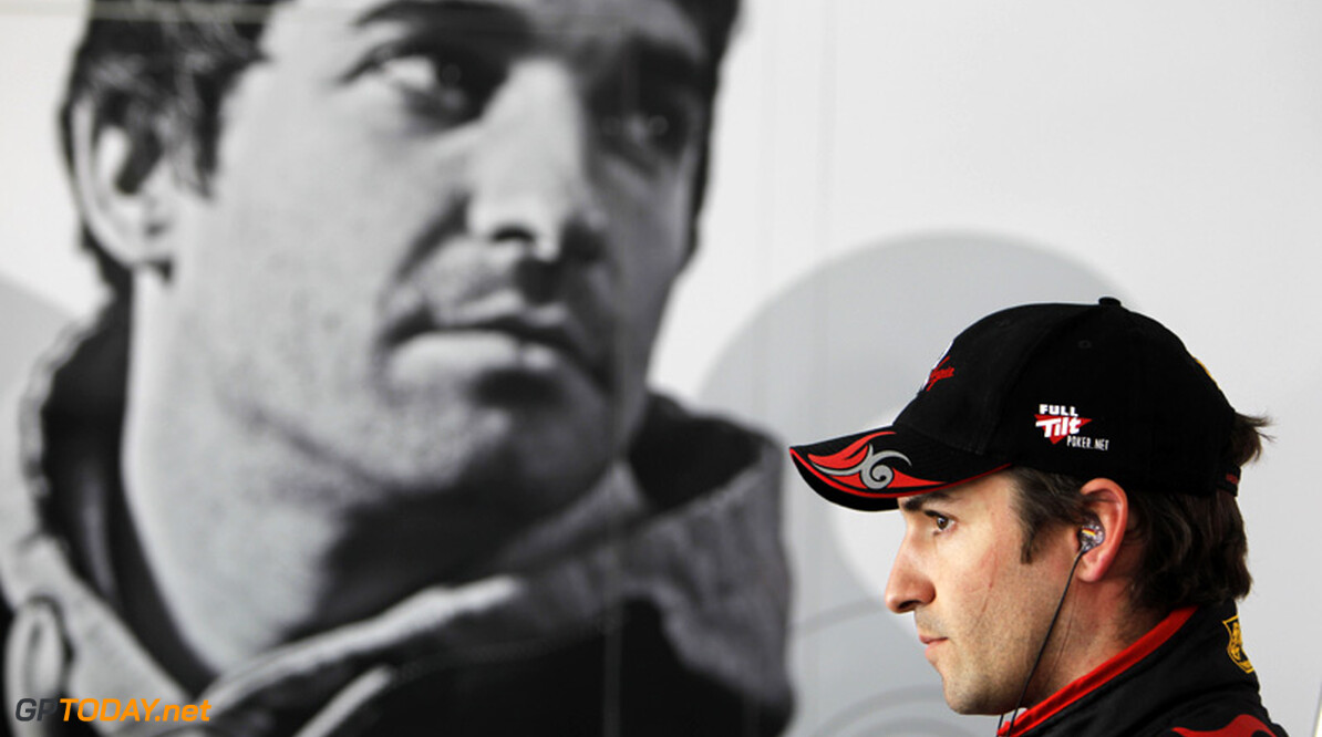 Timo Glock sluit vertrek bij Virgin Racing in 2011 niet uit