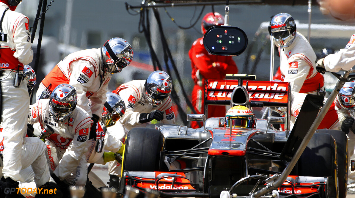 McLaren members deny Lewis Hamilton rift