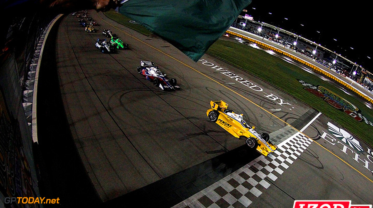 2012 IndyCar Iowa priority
22-23 June, 2012, Newton, Iowa, USA.Helio Castroneves leads the field and takes the green flag at the start.(c)2012, Michael L. Levitt.LAT Photo USA.IMAGE COURTESY OF INDYCAR FOR EDITORIAL USAGE ONLY.  MANDATORY CREDIT: "INDYCAR/LAT USA"

(c)2012, Michael L. Levitt
Newton
USA

Helio Castroneves start 2012 IndyCar Iowa
