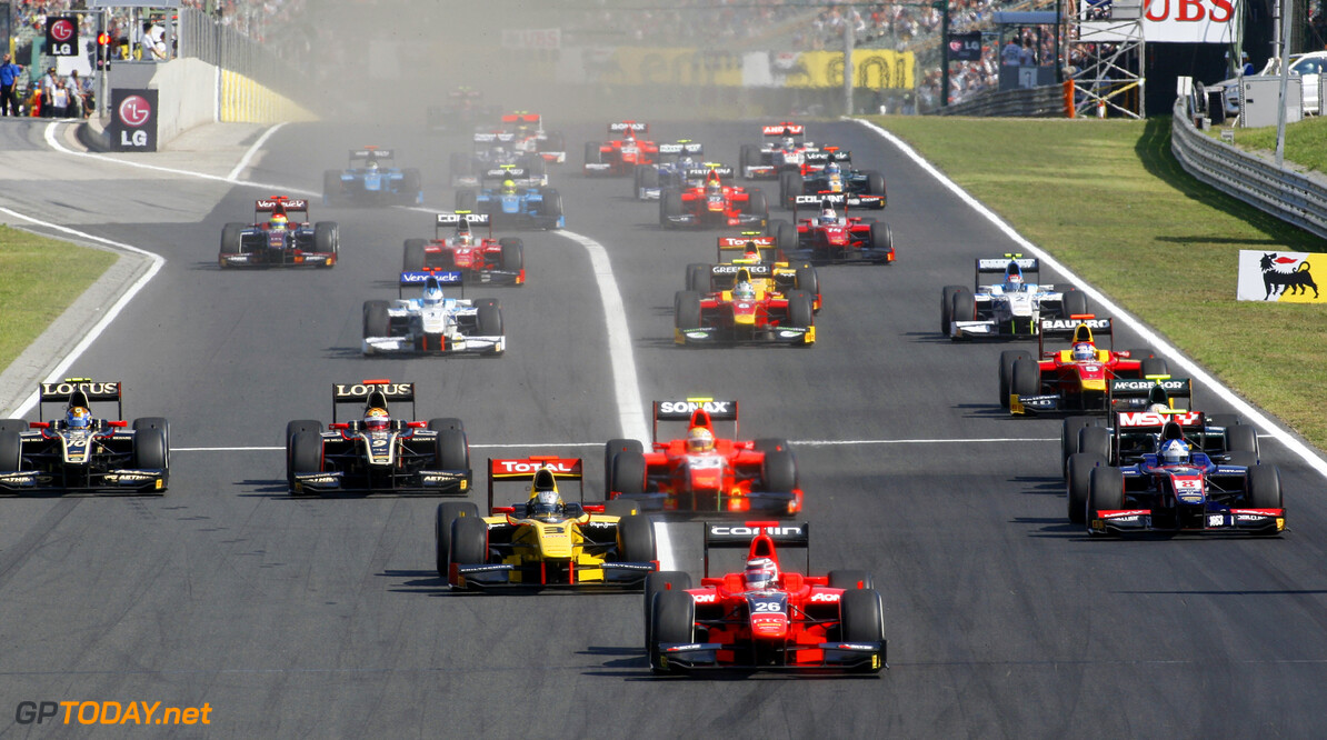 2012 GP2 Series. Round 9.
Hungaroring, Budapest, Hungary. 28th July 2012.
Saturday Race.
Max Chilton (GBR, Carlin) leads the field into turn one on the opening lap of the race. Action. 
World Copyright: Daniel Kalisz/GP2 Media Service
ref: Digital Image _KAL0007.jpg




