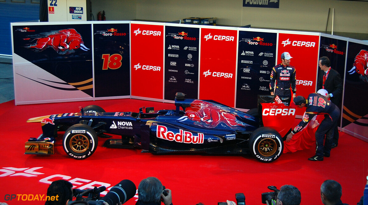 Scuderia Toro Rosso showt de nieuwe auto, de STR8