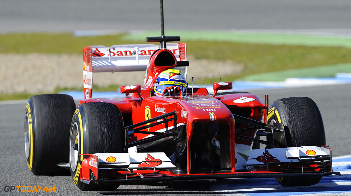 Ferrari bezig met inhaalslag na vertraagde start F138