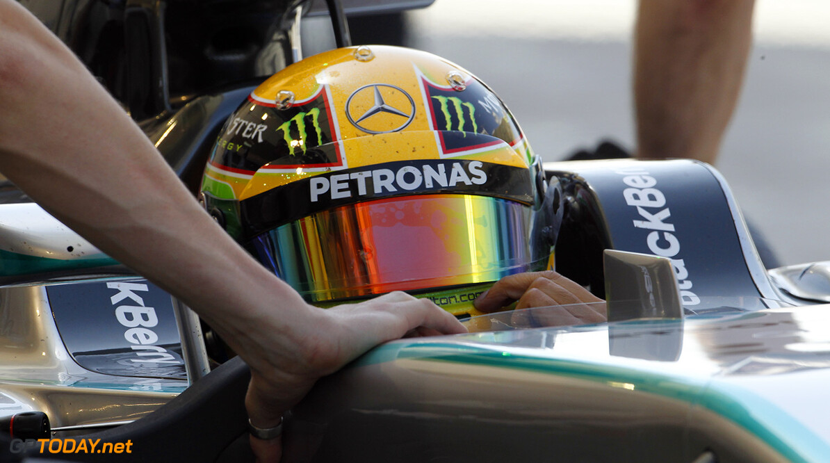 Bahrein dag 3: Hamilton posteert Mercedes aan de kop