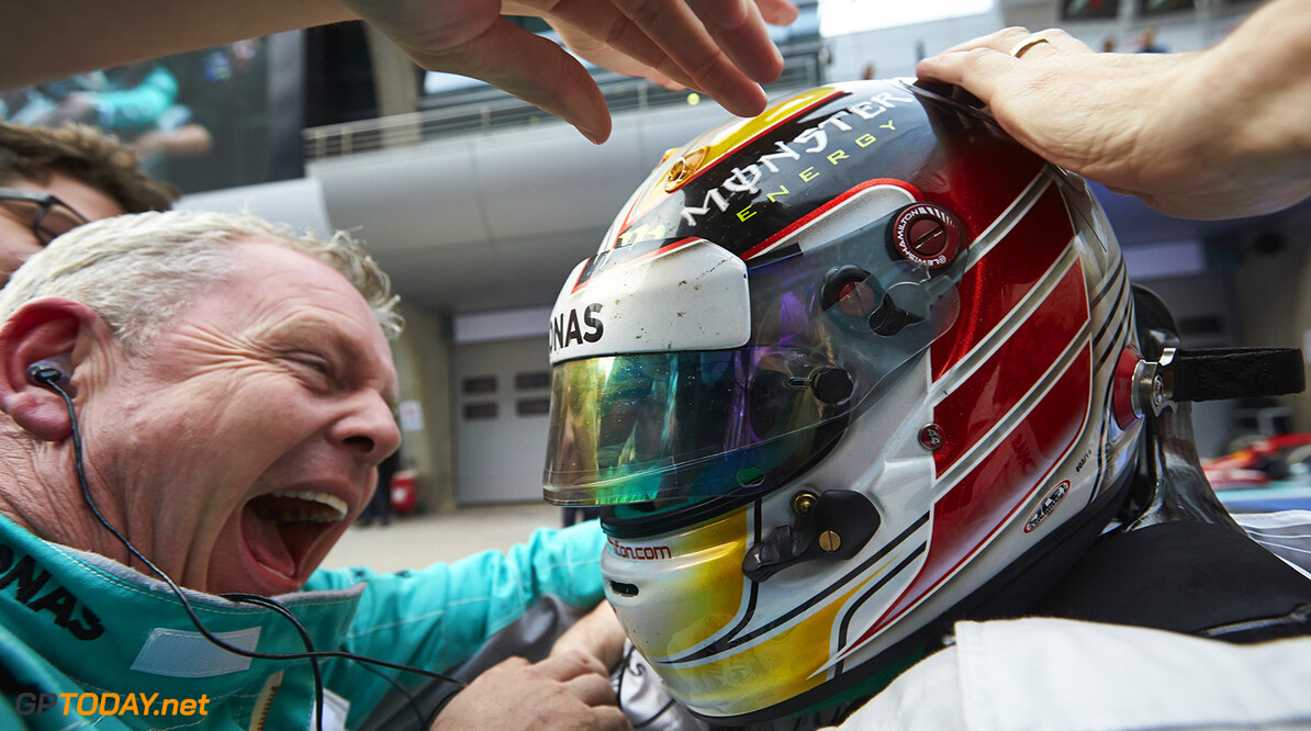 Hamilton neemt psychologisch wat afstand van Rosberg