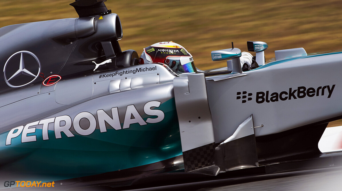 VT2: Mercedes versnelt, Hamilton voor Rosberg