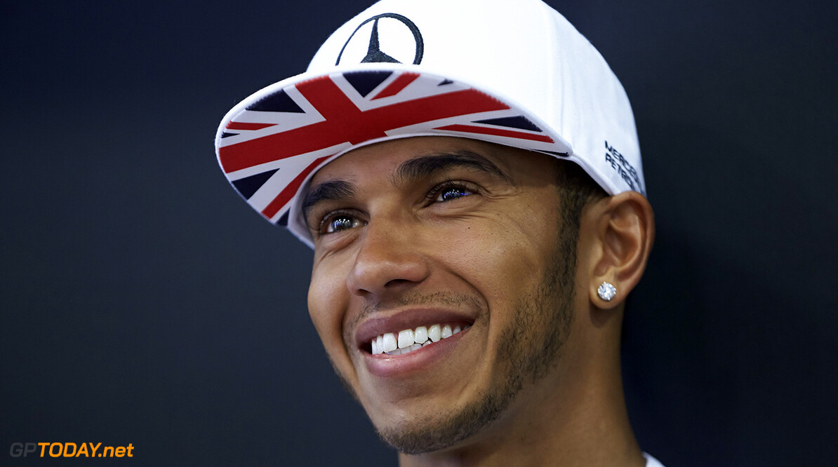 Mercedes and Hamilton 'in negotiations'