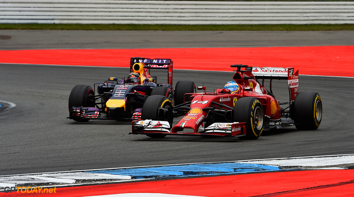 Alonso hails 'intelligent fighter' Ricciardo as amazing
