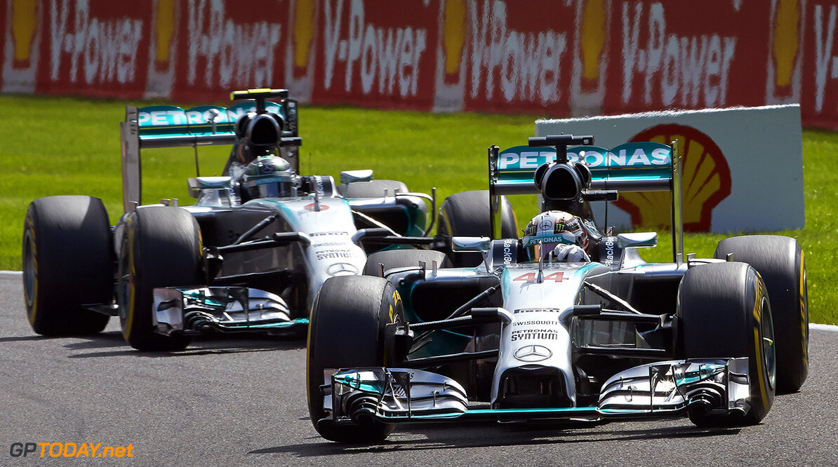 F1 experts criticise Mercedes over managing driver duel