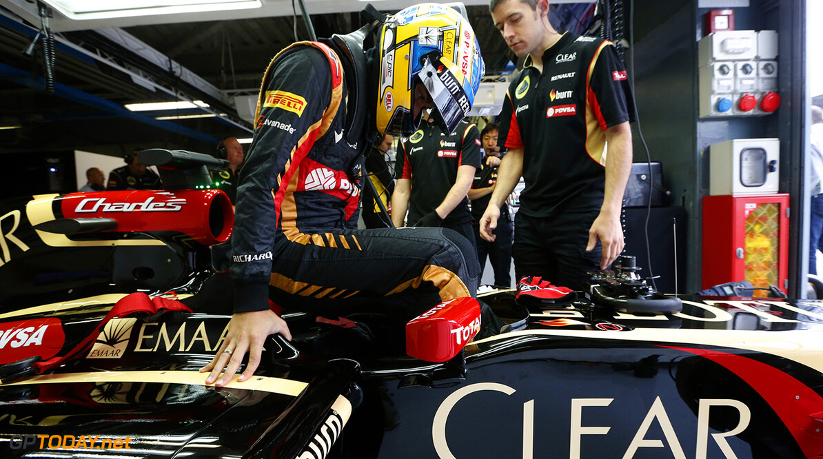 Autodromo Nazionale di Monza, Monza, Italy.
Friday 5 September 2014.
Charles Pic, Reserve Driver, Lotus F1 Team, lowers himself in to the cockpit.
Photo: Alastair Staley/Lotus F1 Team.
ref: Digital Image _79P4403





f1 formula 1 formula one gp Portrait Helmets