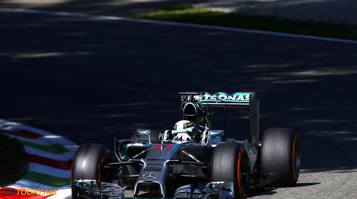 Hamilton expresses criticism about Pirelli