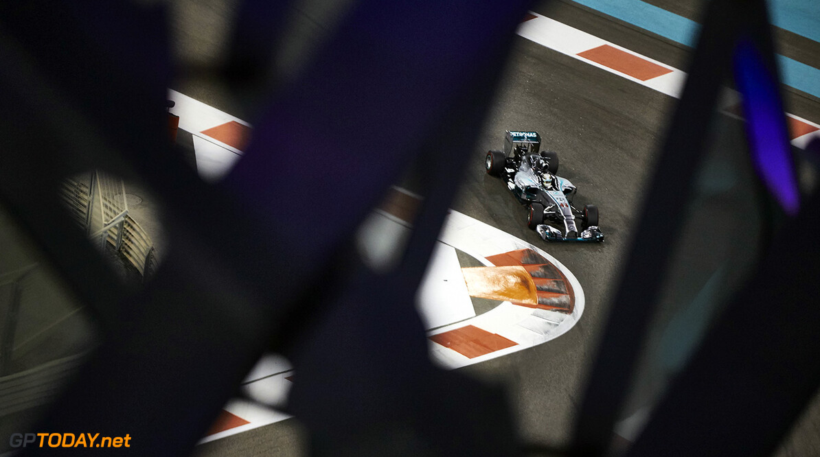 Rosberg klopt Hamilton in spannende kwalificatie in Abu Dhabi