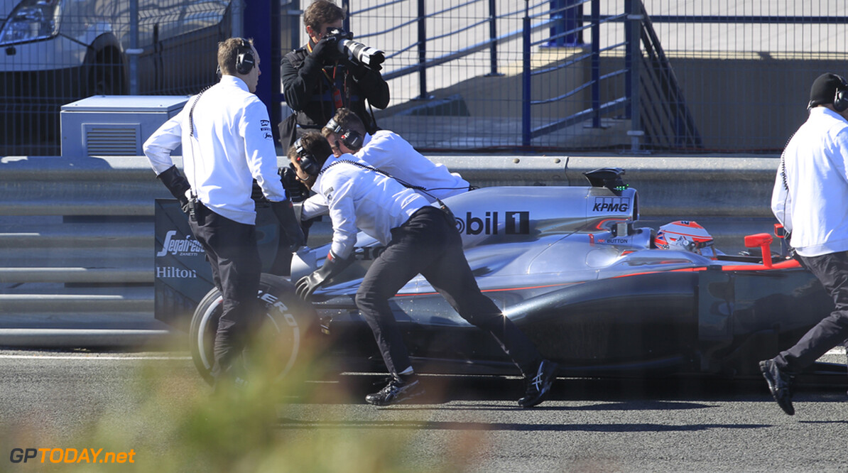 Problemen achtervolgen McLaren ook op filmdag