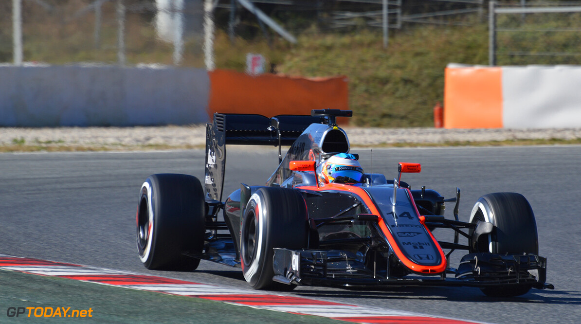 Vriendin verwacht Alonso in Maleisië op de grid