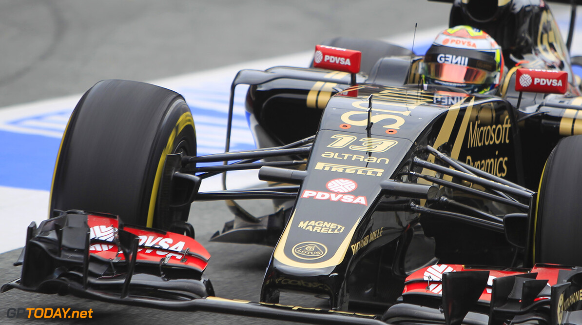 Maldonado zet Lotus in de banden tijdens middagsessie