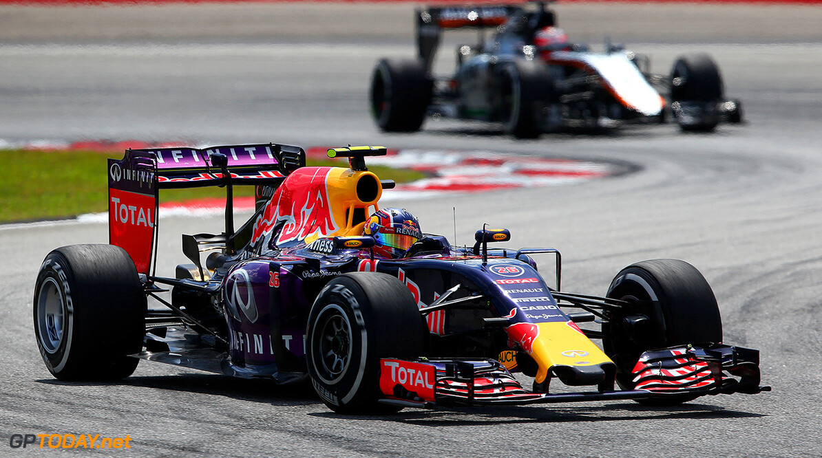 KUALA LUMPUR, MALAYSIA - MARCH 29:  Daniil Kvyat of Russia and Infiniti Red Bull Racing drives during the Malaysia Formula One Grand Prix at Sepang Circuit on March 29, 2015 in Kuala Lumpur, Malaysia.  (Photo by Mark Thompson/Getty Images) // Getty Images/Red Bull Content Pool // P-20150329-00105 // Usage for editorial use only // Please go to www.redbullcontentpool.com for further information. // 
F1 Grand Prix of Malaysia
Mark Thompson
Sepang
Malaysia

P-20150329-00105