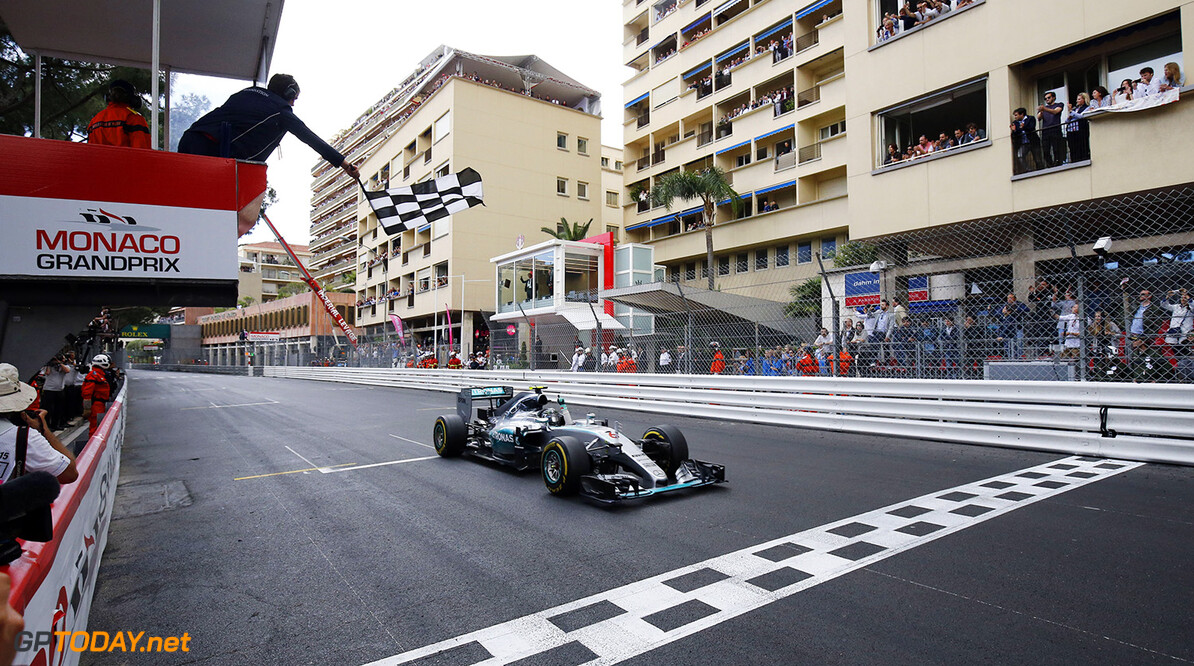 Rosberg schudt kritiek van Ecclestone van zich af