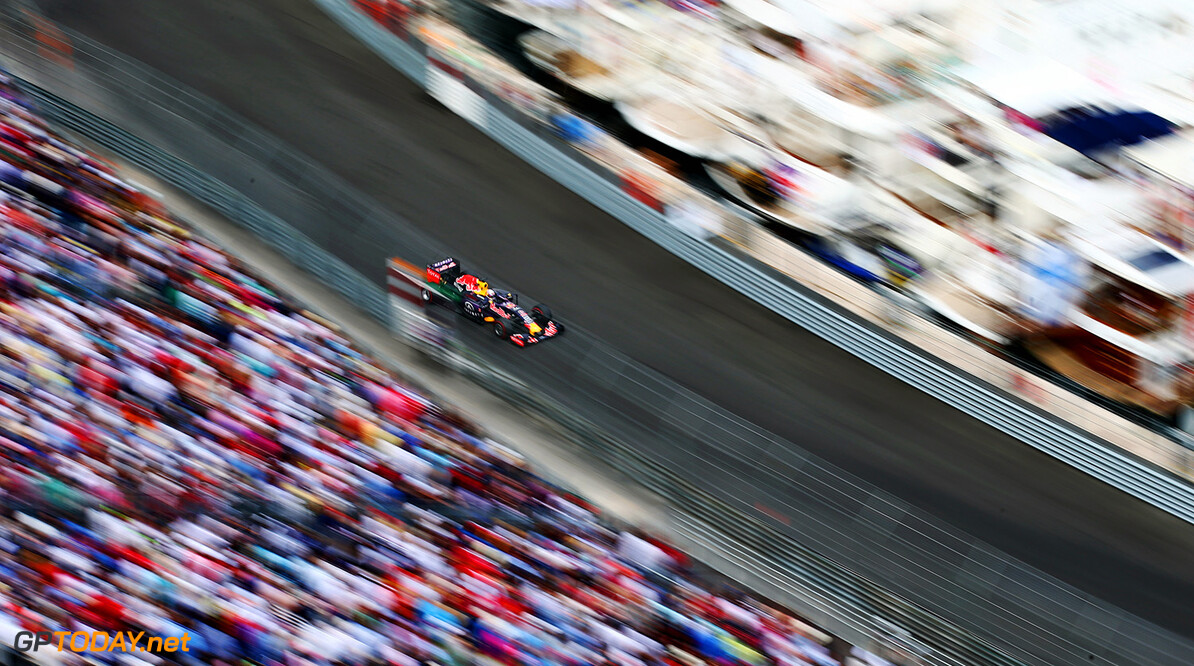 MONTE-CARLO, MONACO - MAY 24:  Daniel Ricciardo of Australia and Infiniti Red Bull Racing drives during the Monaco Formula One Grand Prix at Circuit de Monaco on May 24, 2015 in Monte-Carlo, Monaco.  (Photo by Mark Thompson/Getty Images) // Getty Images/Red Bull Content Pool // P-20150524-00628 // Usage for editorial use only // Please go to www.redbullcontentpool.com for further information. // 
F1 Grand Prix of Monaco
Mark Thompson
Monte-Carlo (City)
Monaco

P-20150524-00628