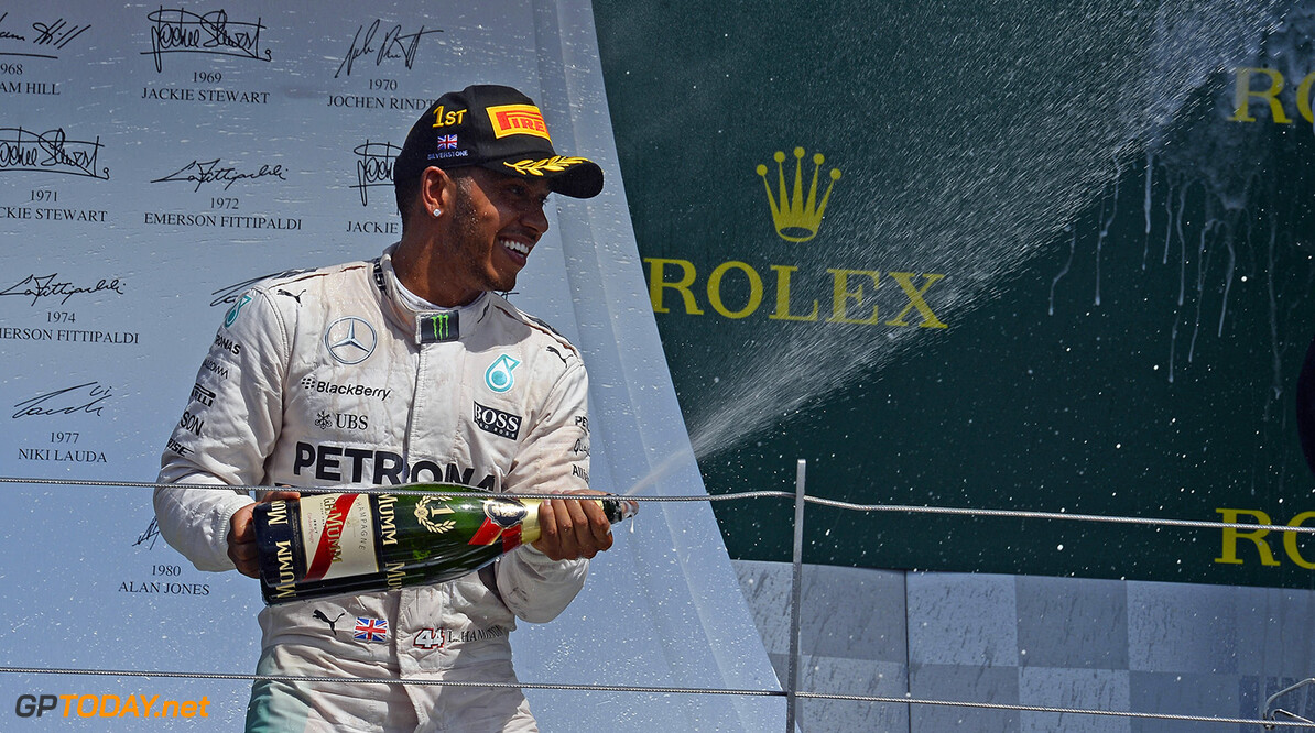 Hamilton dichtbij evenaren van voorbeeld Senna