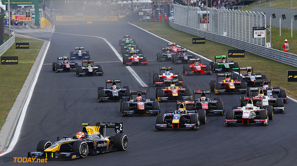 2015 GP2 Series Round 6. 
Hungaroring, Budapest, Hungary.
Saturday 25 July 2015.
Alex Lynn (GBR, DAMS), leads Pierre Gasly (FRA, DAMS), Arthur Pic (FRA, Campos Racing), and the rest of the field at the start.
Photo:  Sam Bloxham/GP2 Media Service
ref: Digital Image _SBL5533





race action