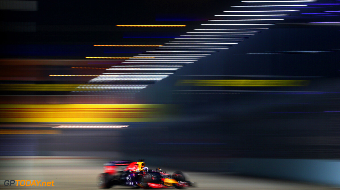 SINGAPORE - SEPTEMBER 18:  Daniel Ricciardo of Australia and Infiniti Red Bull Racing drives during practice for the Formula One Grand Prix of Singapore at Marina Bay Street Circuit on September 18, 2015 in Singapore.  (Photo by Clive Mason/Getty Images) // Getty Images/Red Bull Content Pool // P-20150918-00567 // Usage for editorial use only // Please go to www.redbullcontentpool.com for further information. // 
F1 Grand Prix of Singapore - Practice
Clive Mason
Singapore
Singapore

P-20150918-00567