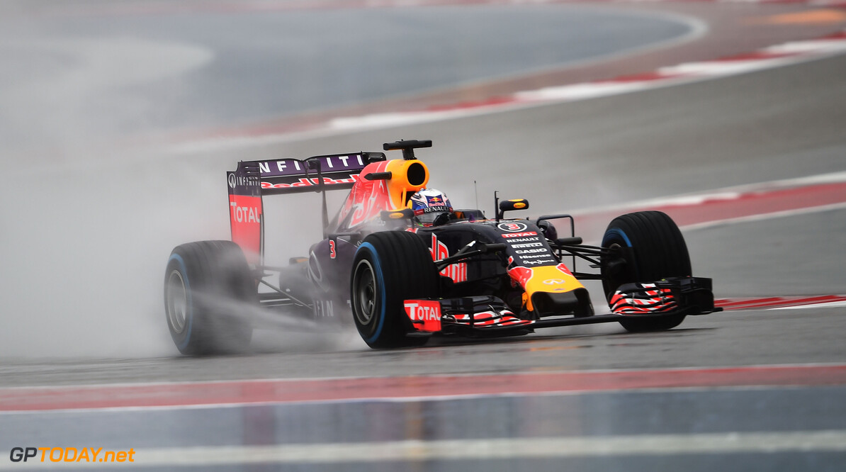 Red Bull verdeelt regenbandentest over coureurs