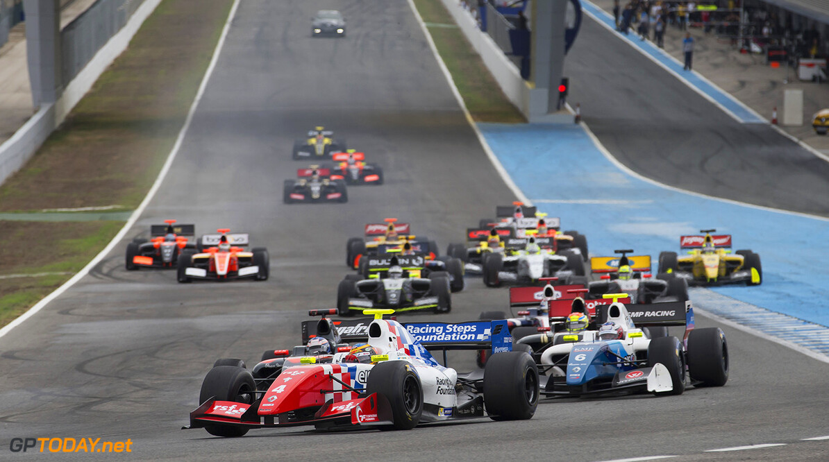 04 ROWLAND Oliver (GBR) Fortec Motorsports (GBR) action, start during the 2015 World Series by Renault from October 16th to 18th 2015, at Jerez, Spain. Photo Jean Michel Le Meur / DPPI
AUTO - WSR JEREZ 2015
Jean Michel Le Meur
Jerez
Espagne

2015 Auto Car Championnat Espagne Europe Formula Renault Formules Fr Fr 3.5 Monoplace Motorsport October Octobre Race Renault Sport Series Sport Uniplace Voitures World World Series By Renault Wsr