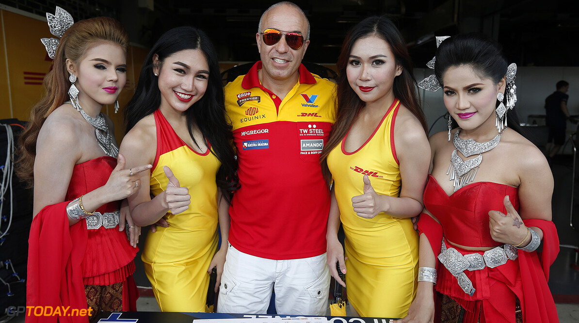 CORONEL Tom (ned) Chevrolet Cruze team Roal motorsport portrait ambiance AUTOGRAPH SESSION  during the 2015 FIA WTCC World Touring Car Championship race at Buriram from October  31h to November 1st  2015, Thailand. Photo Jean Michel Le Meur / DPPI
AUTO - WTCC BURIRAM 2015
Jean Michel Le Meur



Auto Championnat Du Monde Chang Chang International Circuit Circuit Course Fia Motorsport November Novembre October Octobre Thailand Thailande Tourisme Wtcc