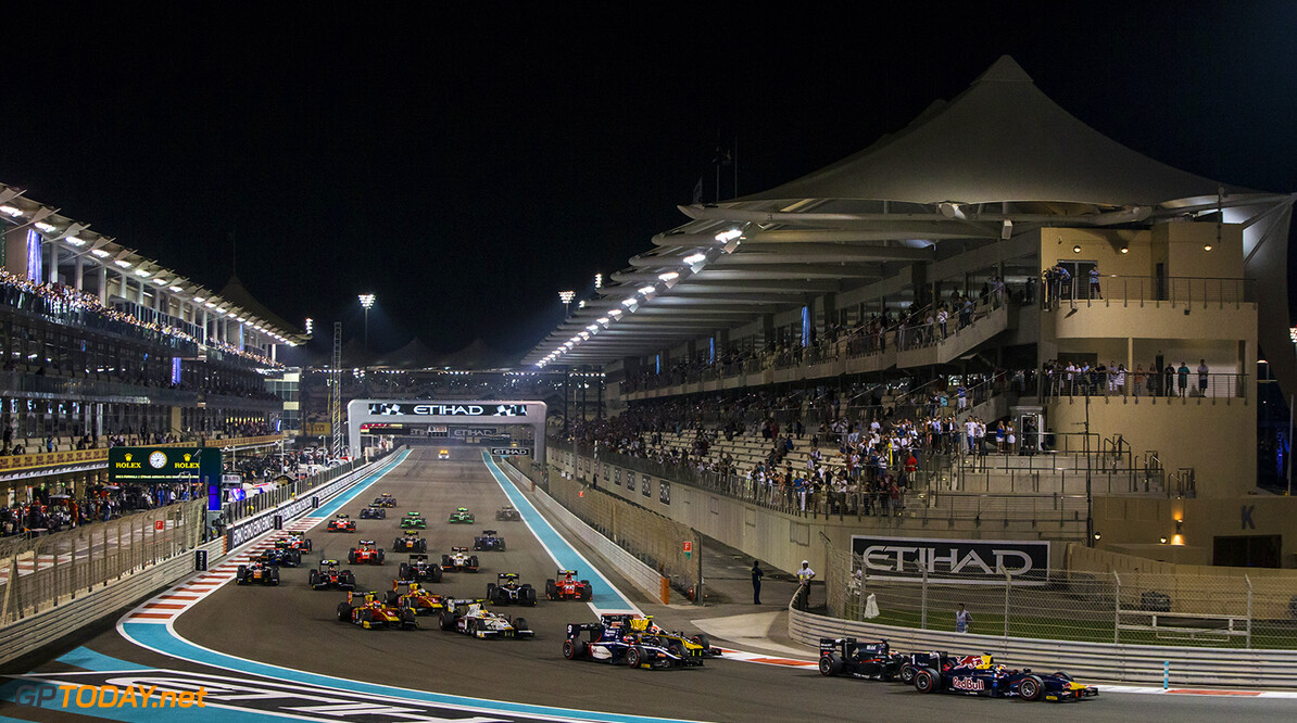 2015 GP2 Series Round 11.
Yas Marina Circuit, Abu Dhabi, United Arab Emirates.
Saturday 28 November 2015.
Pierre Gasly (FRA, DAMS) leads Stoffel Vandoorne (BEL, ART Grand Prix), Mitch Evans (NZL, RUSSIAN TIME), Alex Lynn (GBR, DAMS) and the rest of the field at the start of the race.
Photo: Zak Mauger/GP2 Series Media Service.
ref: Digital Image _L0U6483


Zak Mauger



Race One 1 Feature action