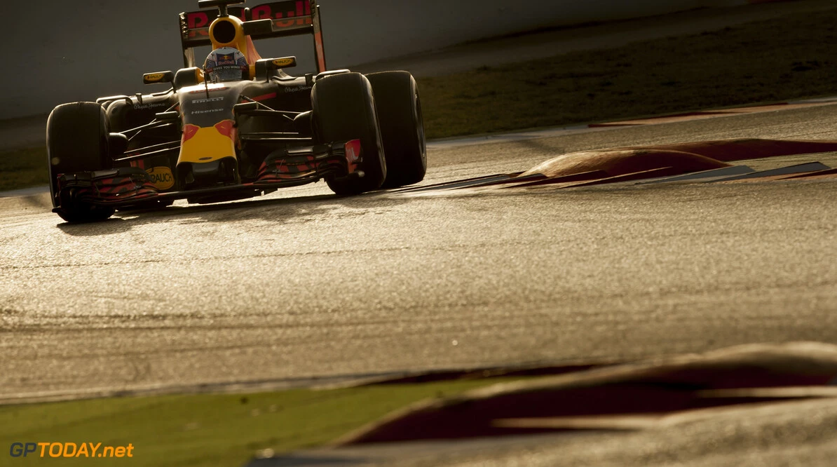 160222RF21461
BARCELONA, SPAIN - 22 FEBRUARY 2016: #3 Daniel Ricciardo (AUS), Infiniti Red Bull Racing, during day 1 of Formula 1's Pre-Season Test at Circuit de Barcelona-Catalunya.
Formula 1's Pre-Season Test
Ronald Fleurbaaij
Barcelona
Spain

Sport Sports Autosport Motorsports Auto Car Racewagen Race Car Formule 1 Formula 1 F1 FIA Formula One World Championship Spain Spanje Circuit de Barcelona-Catalunya Pre-Season Test