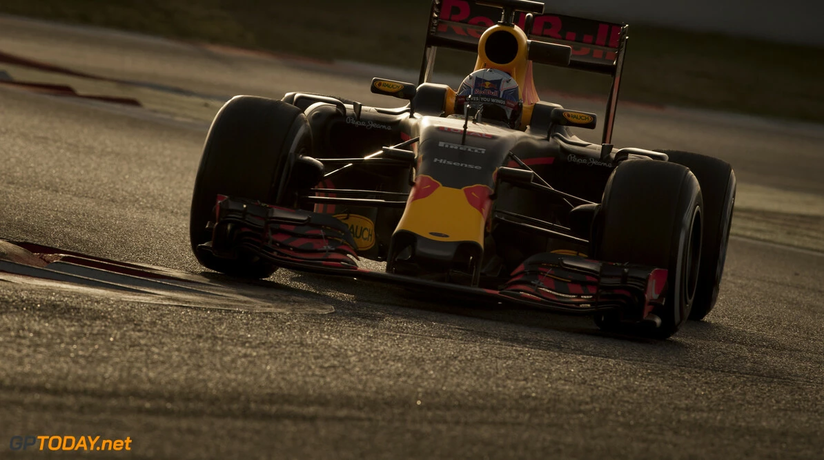 160222RF21420
BARCELONA, SPAIN - 22 FEBRUARY 2016: #3 Daniel Ricciardo (AUS), Infiniti Red Bull Racing, during day 1 of Formula 1's Pre-Season Test at Circuit de Barcelona-Catalunya.
Formula 1's Pre-Season Test
Ronald Fleurbaaij
Barcelona
Spain

Sport Sports Autosport Motorsports Auto Car Racewagen Race Car Formule 1 Formula 1 F1 FIA Formula One World Championship Spain Spanje Circuit de Barcelona-Catalunya Pre-Season Test