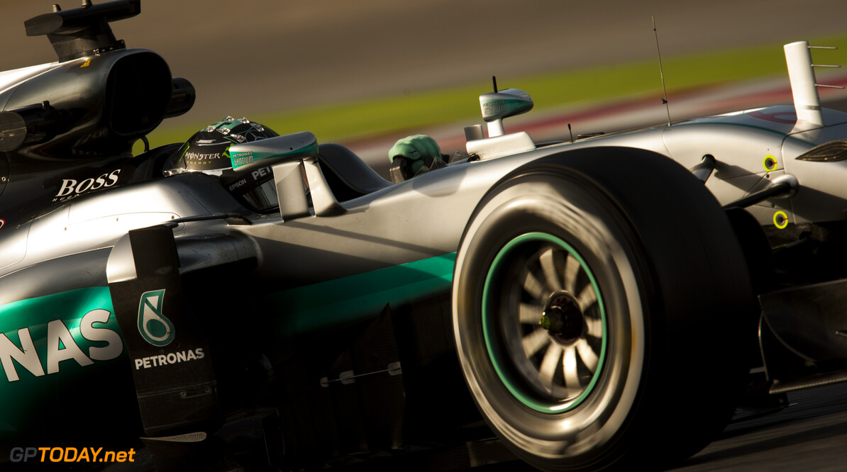 VT2: Rosberg is Hamilton de baas op eerste dag