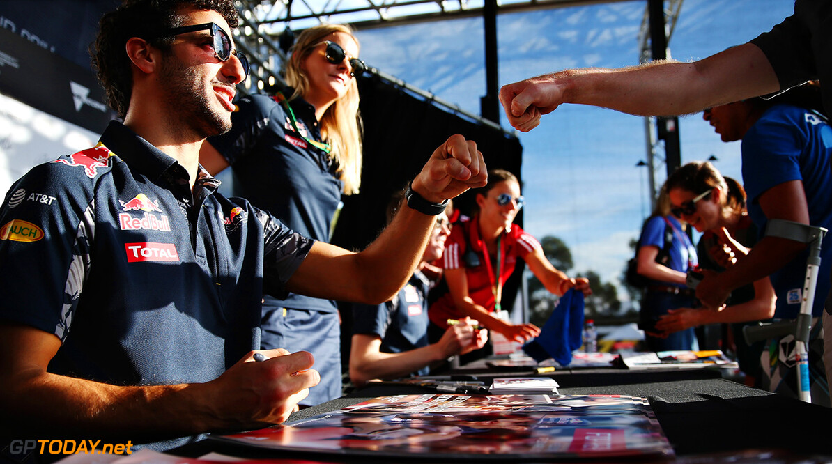 MELBOURNE, AUSTRALIA - MARCH 17:  Daniel Ricciardo of Australia and Red Bull Racing greets a fan during previews to the Australian Formula One Grand Prix at Albert Park on March 17, 2016 in Melbourne, Australia.  (Photo by Mark Thompson/Getty Images) // Getty Images / Red Bull Content Pool  // P-20160317-00233 // Usage for editorial use only // Please go to www.redbullcontentpool.com for further information. // 
Australian F1 Grand Prix - Previews
Mark Thompson
Melbourne
Australia

P-20160317-00233