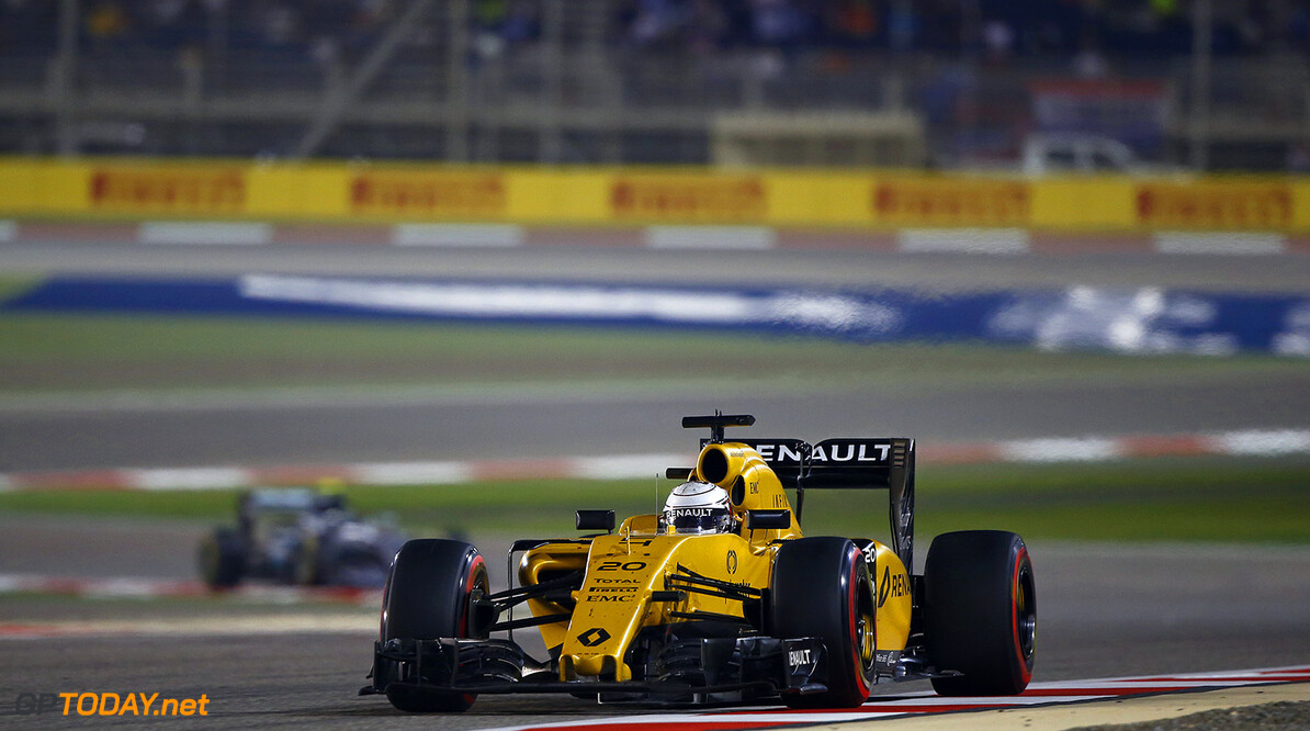 20 MAGNUSSEN Kevin (dnk) Renault RS16 action during 2016 Formula 1 FIA world championship, Bahrain Grand Prix, at Sakhir from April 1 to 3  - Photo Frederic Le Floc'h / DPPI
F1 - BAHRAIN GRAND PRIX 2016
Frederic Le Floc'h
Sakhir
Bahrain

april avril bahrein circuit f1 formula one formule 1 formule un gp grand prix grid grille race starting