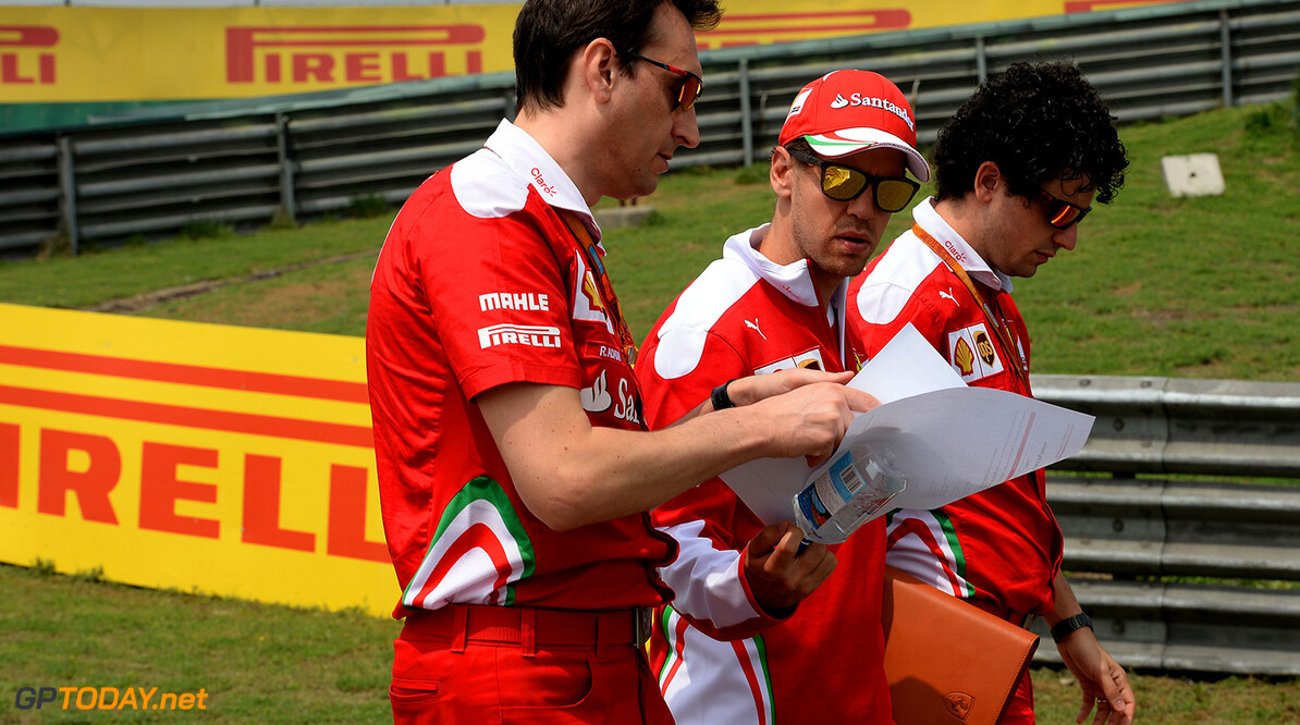 Sebastian Vettel geeft media de schuld voor 'crisis' bij Ferrari