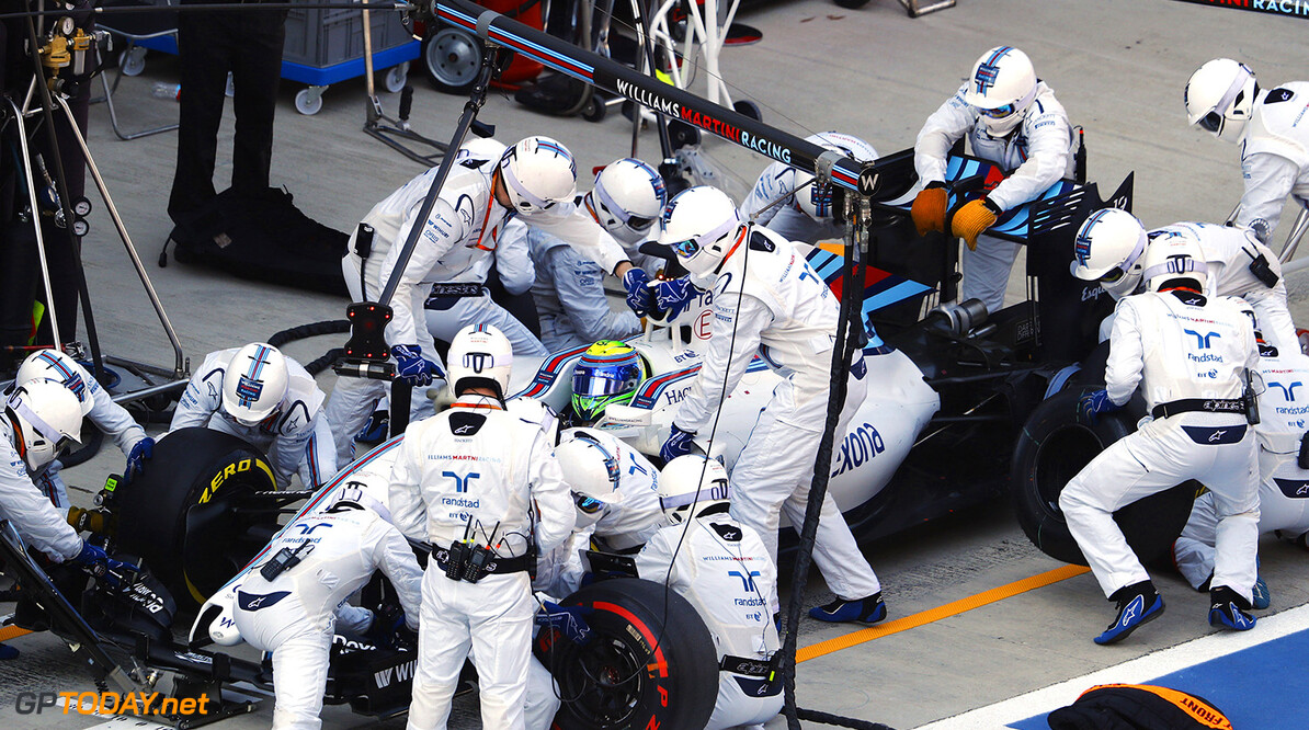 Sochi Autodrom, Sochi, Russia.
Sunday 1 May 2016.
Felipe Massa, Williams FW38 Mercedes, makes a pit stop during the race.
Photo: Steven Tee/Williams
ref: Digital Image _H7I3687





Action Pit Stops