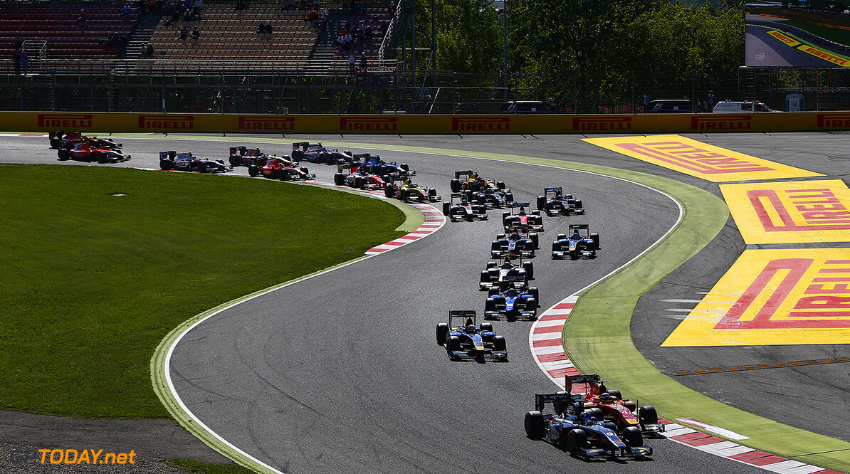 2016 GP2 Series Round 1. 
Circuit de Catalunya, Barcelona, Spain.
Sunday 15 May 2016.
Raffaele Marciello (ITA, RUSSIAN TIME) leads Jordan King (GBR, Racing Engineering and the rest of the field at the start of the race.
Photo: Zak Mauger/GP2 Series Media Service.
ref: Digital Image _L0U9544


Zak Mauger



Race Two 2 Sprint action