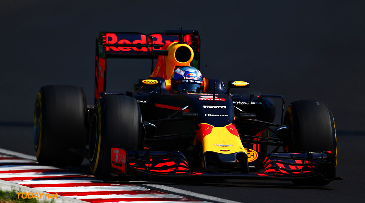 BUDAPEST, HUNGARY - JULY 24: Daniel Ricciardo of Australia driving the (3) Red Bull Racing Red Bull-TAG Heuer RB12 TAG Heuer on track during the Formula One Grand Prix of Hungary at Hungaroring on July 24, 2016 in Budapest, Hungary.  (Photo by Charles Coates/Getty Images) // Getty Images / Red Bull Content Pool  // P-20160724-00544 // Usage for editorial use only // Please go to www.redbullcontentpool.com for further information. // 
F1 Grand Prix of Hungary
Charles Coates
Budapest
Hungary

P-20160724-00544