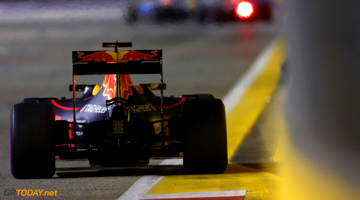 SINGAPORE - SEPTEMBER 16: Max Verstappen of the Netherlands driving the (33) Red Bull Racing Red Bull-TAG Heuer RB12 TAG Heuer on track during practice for the Formula One Grand Prix of Singapore at Marina Bay Street Circuit on September 16, 2016 in Singapore.  (Photo by Lars Baron/Getty Images) // Getty Images / Red Bull Content Pool  // P-20160916-00721 // Usage for editorial use only // Please go to www.redbullcontentpool.com for further information. // 
F1 Grand Prix of Singapore - Practice
Lars Baron
Singapore
Singapore

P-20160916-00721