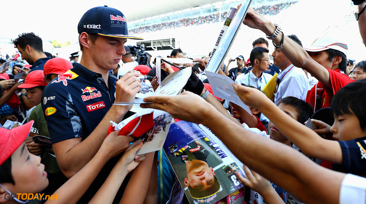 SUZUKA, JAPAN - OCTOBER 06:  Max Verstappen of Netherlands and Red Bull Racing signs autographs for fans  during previews ahead of the Formula One Grand Prix of Japan at Suzuka Circuit on October 6, 2016 in Suzuka.  (Photo by Mark Thompson/Getty Images) // Getty Images / Red Bull Content Pool  // P-20161006-00262 // Usage for editorial use only // Please go to www.redbullcontentpool.com for further information. // 
F1 Grand Prix of Japan - Previews
Mark Thompson
Suzuka
Japan

P-20161006-00262