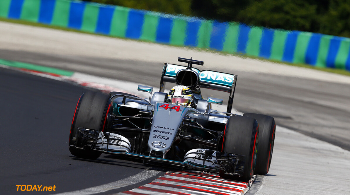 Lewis Hamilton cruises to US GP win