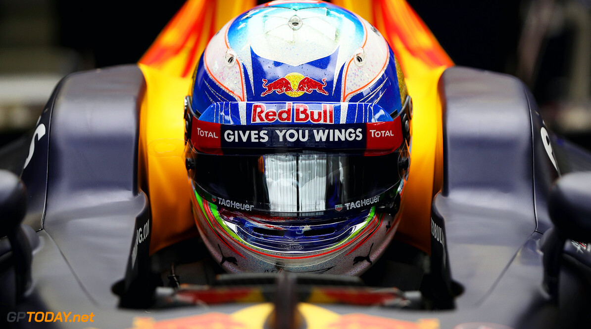 MEXICO CITY, MEXICO - OCTOBER 28:  Daniel Ricciardo of Australia and Red Bull Racing sits in his car in the garage during practice for the Formula One Grand Prix of Mexico at Autodromo Hermanos Rodriguez on October 28, 2016 in Mexico City, Mexico.  (Photo by Mark Thompson/Getty Images) // Getty Images / Red Bull Content Pool  // P-20161028-00985 // Usage for editorial use only // Please go to www.redbullcontentpool.com for further information. // 
F1 Grand Prix of Mexico - Practice
Mark Thompson



P-20161028-00985