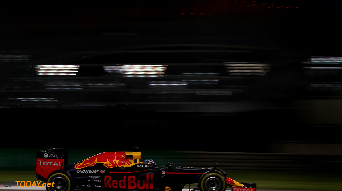 ABU DHABI, UNITED ARAB EMIRATES - NOVEMBER 25: Daniel Ricciardo of Australia driving the (3) Red Bull Racing Red Bull-TAG Heuer RB12 TAG Heuer on track  during practice for the Abu Dhabi Formula One Grand Prix at Yas Marina Circuit on November 25, 2016 in Abu Dhabi, United Arab Emirates.  (Photo by Lars Baron/Getty Images) // Getty Images / Red Bull Content Pool  // P-20161125-01331 // Usage for editorial use only // Please go to www.redbullcontentpool.com for further information. // 
F1 Grand Prix of Abu Dhabi - Practice
Lars Baron
Abu Dhabi
United Arab Emirates

P-20161125-01331